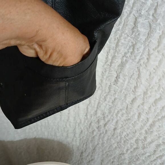 Wilsons Vtg Men's Black Leather Vest Size L - Picture 7 of 9